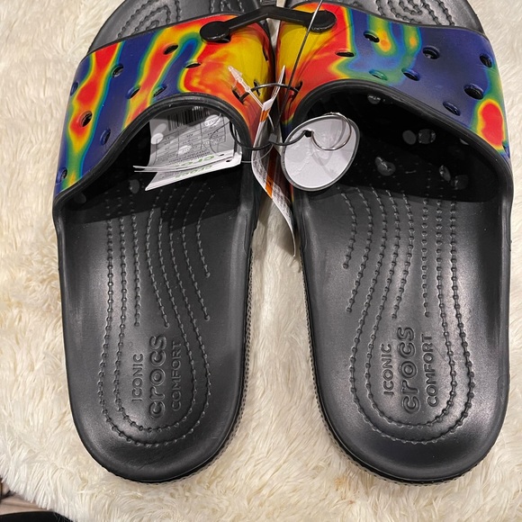 CROCS Tie Die Unisex Slide Sandals. NWT - Picture 2 of 3
